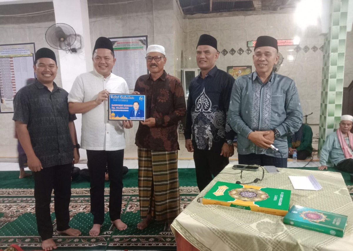 Ketua Komisi IV DPRD Sumbar Serahkan Bantuan Rp30 Juta