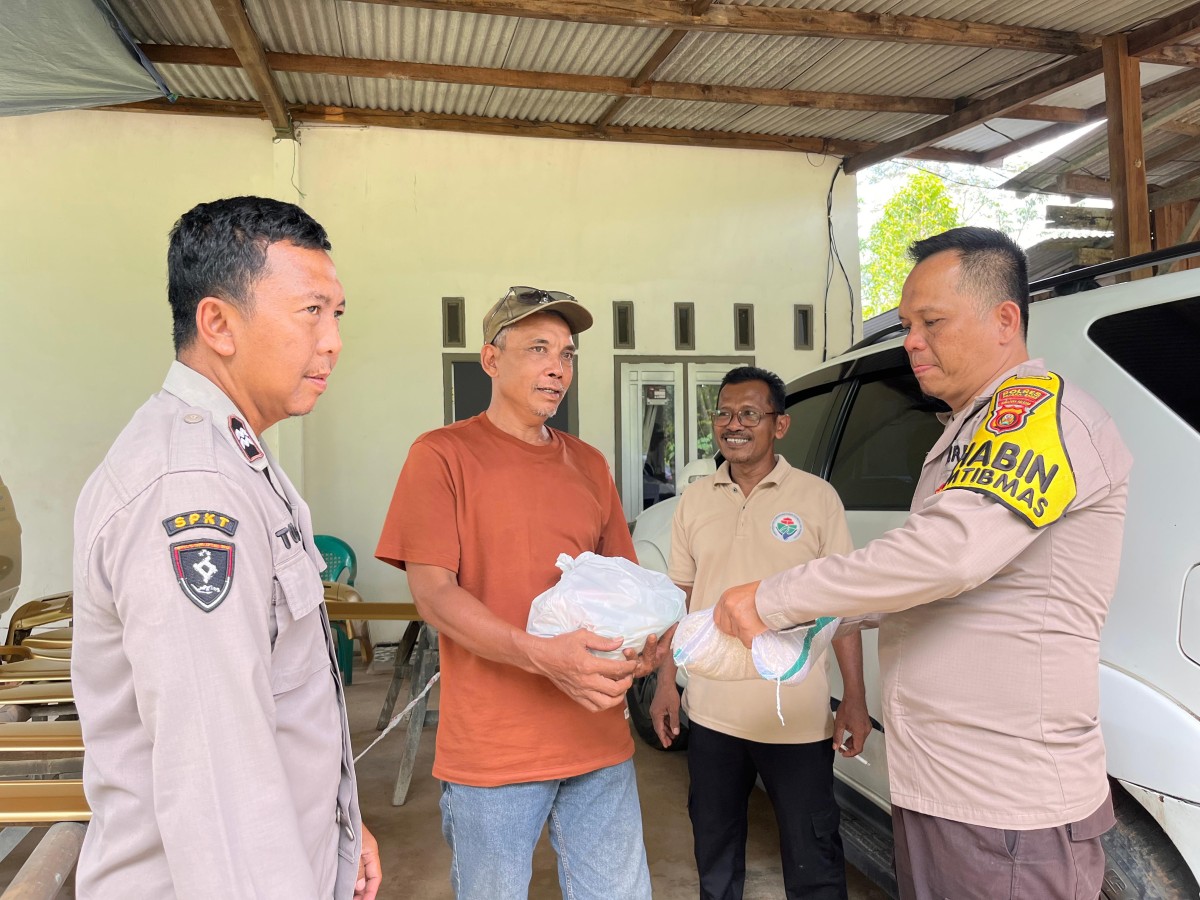 Polsek Rambang Salurkan Bantuan untuk Korban Angin Kencang di Sumber Rahayu